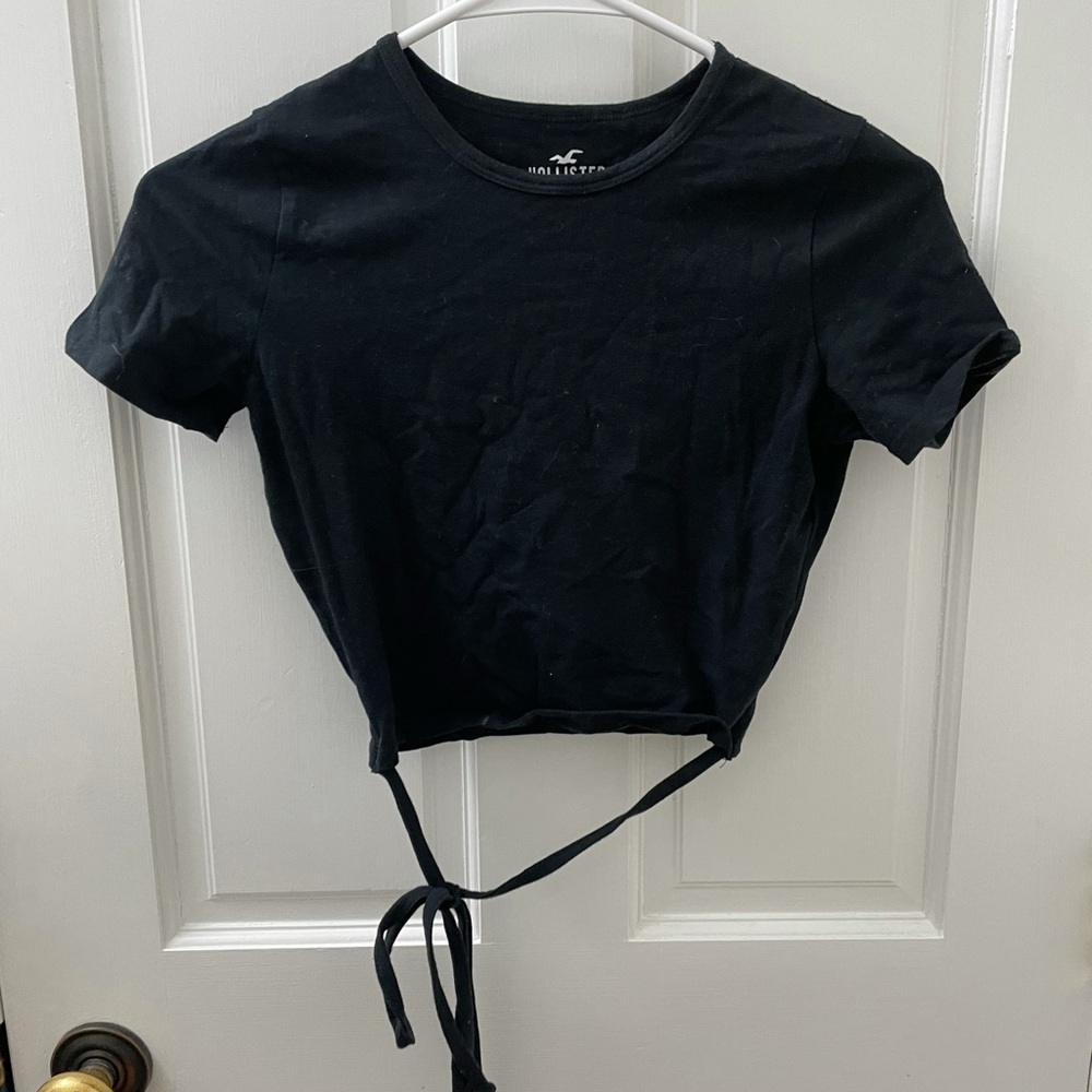 black must-have hollister crop top